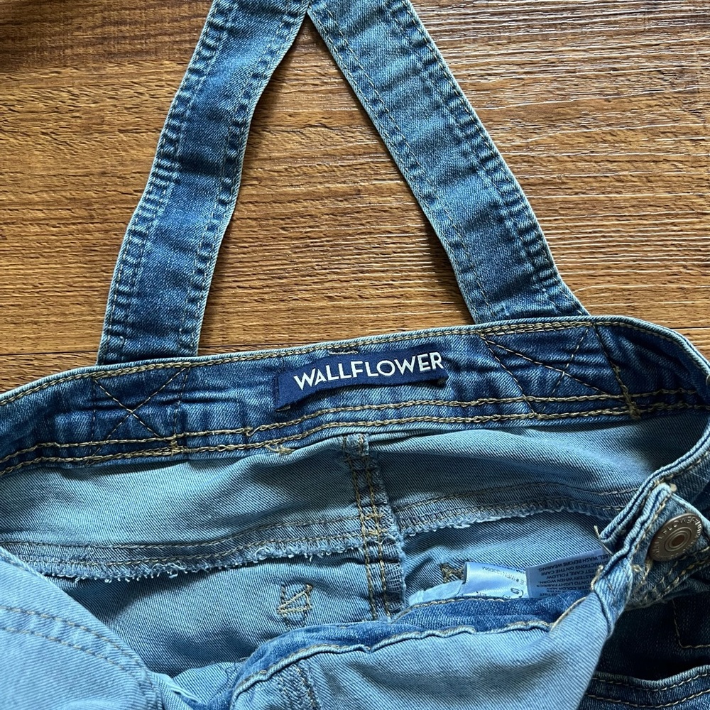 XS Wallflower Jean Overalls Criss Cross back - Picture 3 of 5
